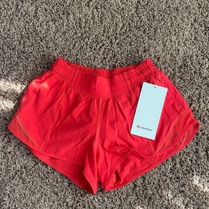NWT RED LULULEMON HOTTY HOT 2.5